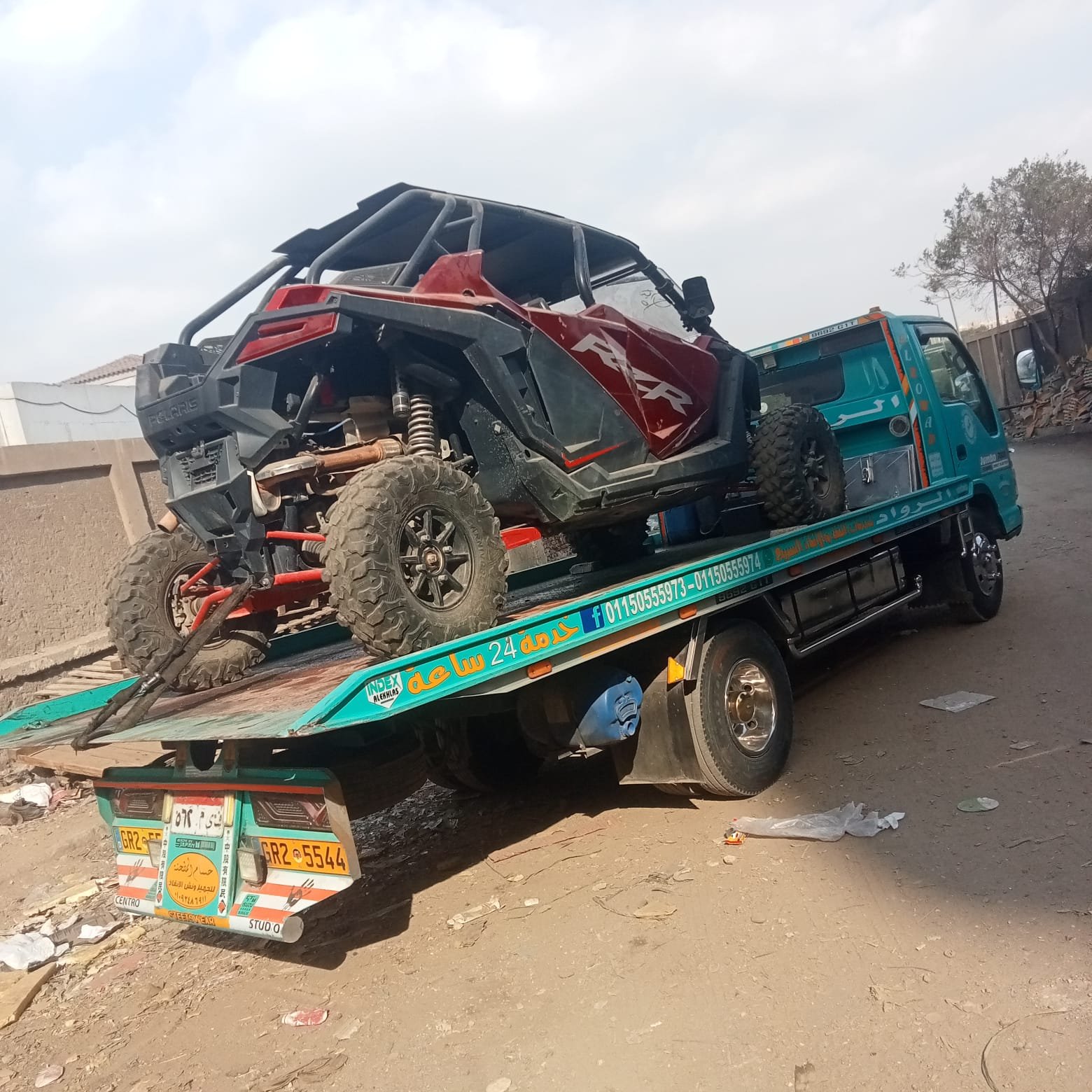 سحب سيارة معطلة على طريق السويس مدخل الشروق